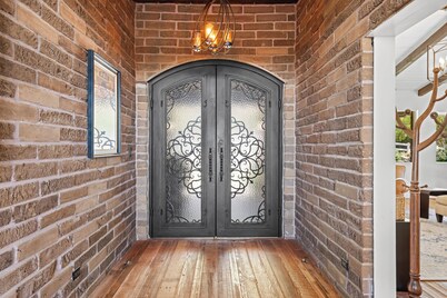 Enjoy the peaceful and relaxing time at windmill winery house!