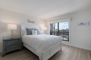 2 bedrooms, desk, iron/ironing board, WiFi - Sundial F403 - "Beach Bliss" (Sanibel)