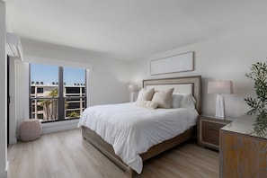 2 bedrooms, desk, iron/ironing board, WiFi