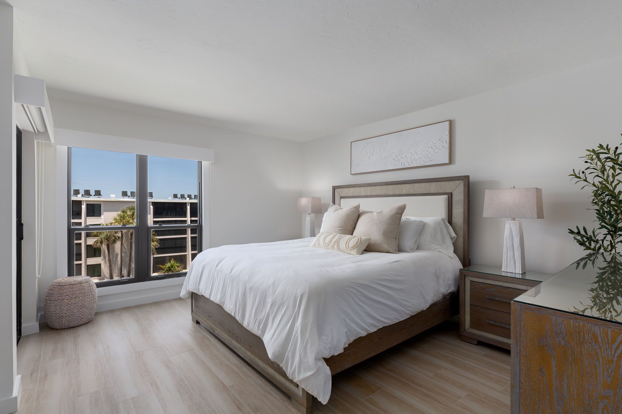 2 habitaciones, escritorio, tabla de planchar con plancha y wifi 