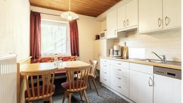 Familie appartement, patio, uitzicht op bergen | Privékeuken