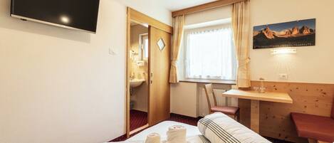 Family Apartment, Patio, Mountain View