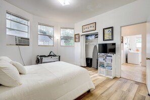 1 chambre, fer et planche à repasser, lit parapluie, accès Internet