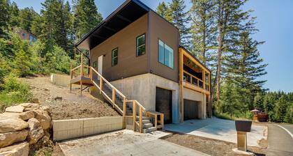 Ski, Hike & Bike: Modern Park City Studio
