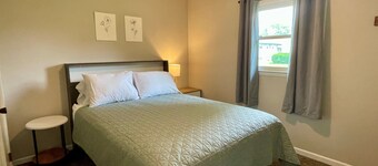 Relaxing Retreat - Near Parks and Downtown Life