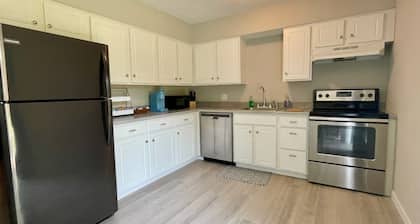 Relaxing Retreat - Near Parks and Downtown Life