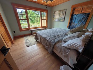 3 habitaciones, tabla de planchar con plancha, wifi y ropa de cama 