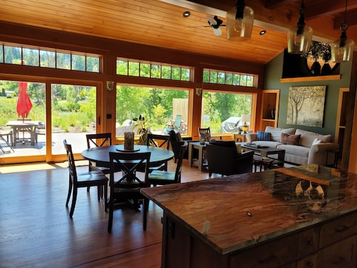 RiverSong Main: 3br 2ba River Access, Rock Pool, Creek View, Nature Life