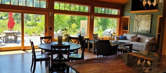 RiverSong Main: 3br 2ba River Access, Rock Pool, Creek View, Nature Life