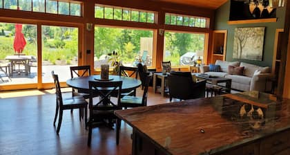 RiverSong Main: 3br 2ba River Access, Rock Pool, Creek View, Nature Life