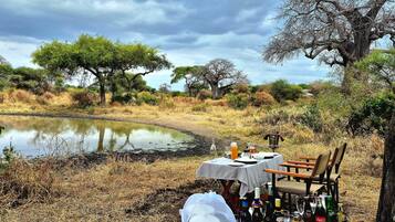 Bàn, khu vực làm việc phù hợp cho laptop