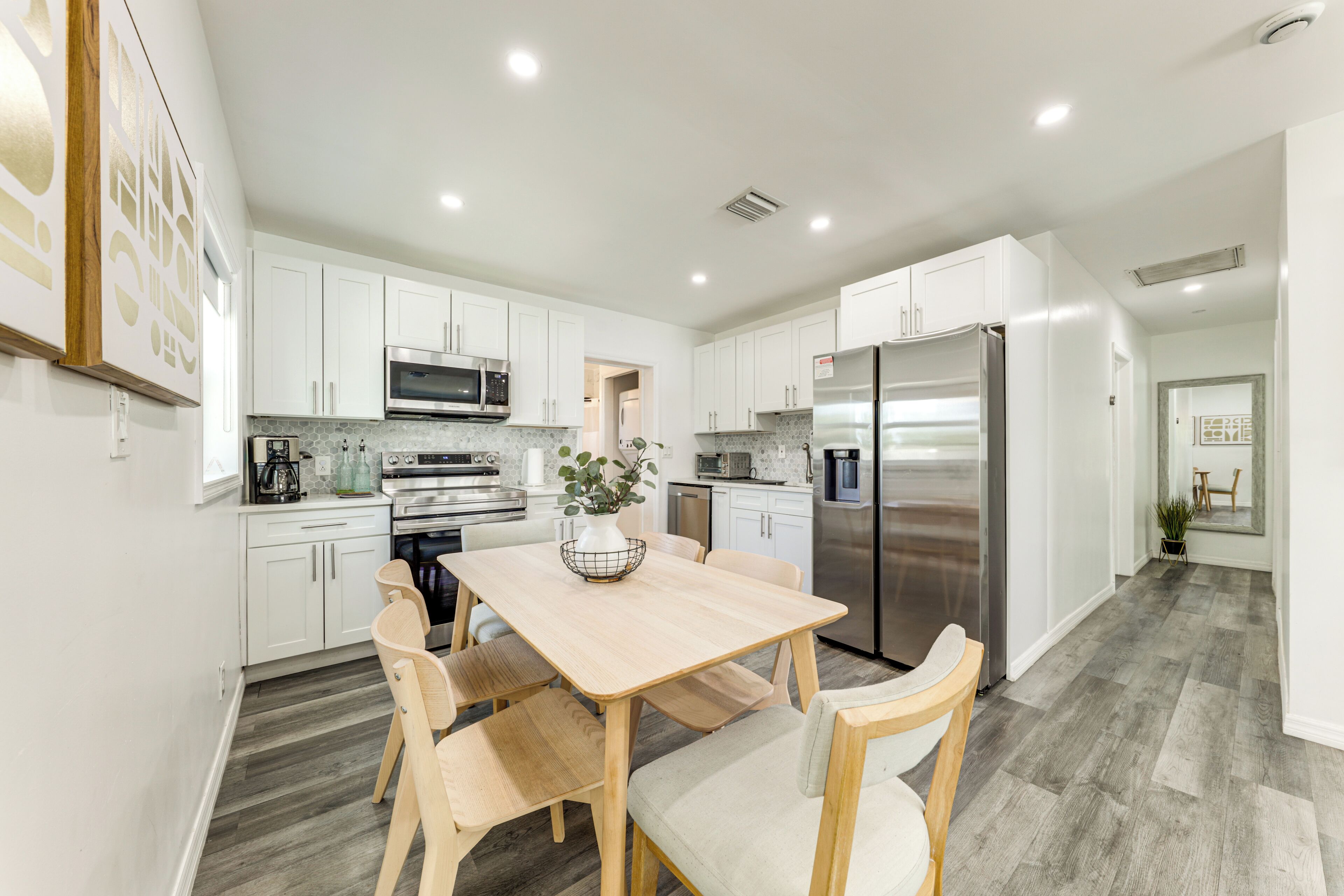 Fridge, microwave, stovetop, dishwasher