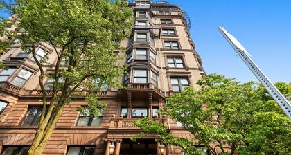 Ultimate luxury, sun-filled one-bedroom condo at the heart of Back Bay