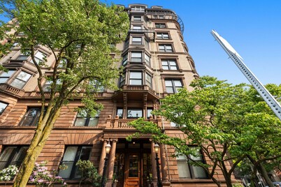 Ultimate luxury, sun-filled one-bedroom condo at the heart of Back Bay