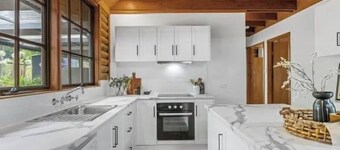 Hahndorf Log Cabin | 150m to Main Street