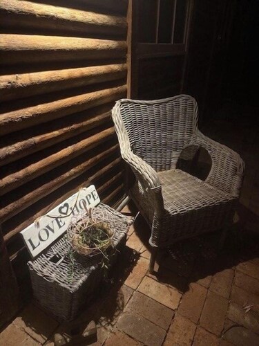Hahndorf Log Cabin | 150m to Main Street