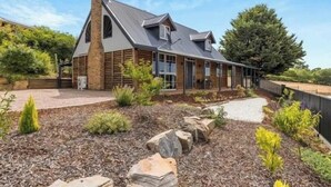 Exterior - Hahndorf Log Cabin, Adelaide Hills (Hahndorf)