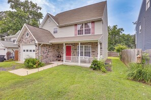 Exterior - 1 Mi to Colonial Beach Boardwalk! Cozy Family Home (Colonial Beach)