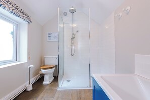 House, Patio | Bathroom - 36 South View Road (Chester)