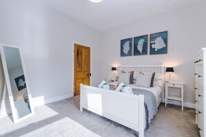 House, Patio | Iron/ironing board, free WiFi - 36 South View Road (Chester)