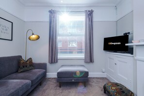 House, Patio | Living area - 36 South View Road (Chester)