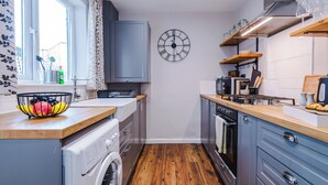 House, Patio | Private kitchen - 36 South View Road (Chester)