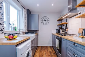 House, Patio | Private kitchen - 36 South View Road (Chester)