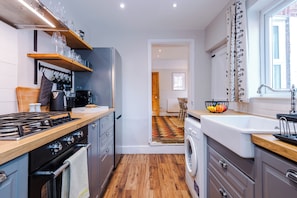 House, Patio | Private kitchen - 36 South View Road (Chester)