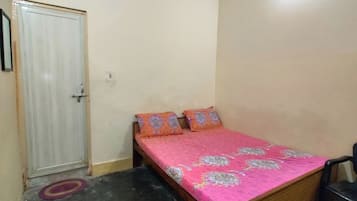 Habitación doble estándar | Ropa de cama hipoalergénica, escritorio y wifi gratis