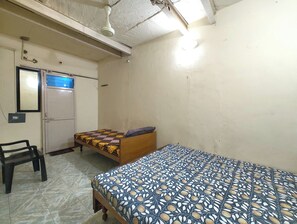 Standard Triple Room | Hypo-allergenic bedding, desk, free WiFi