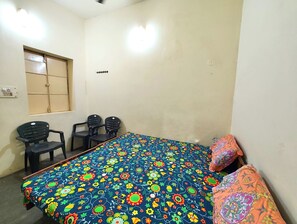 Standard Double Room, Air conditioning | Hypo-allergenic bedding, desk, free WiFi - Hotel Shanti Guest House Varanasi (Varanasi)