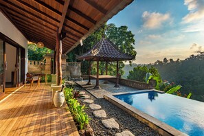 Premium bedding, desk, laptop workspace, free WiFi - Belas Vana Villa Ubud by Dhananjaya Hospitality (Sebatu)