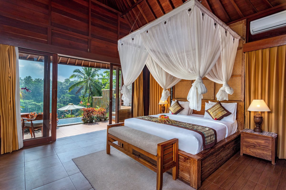 Villa, 1 Bedroom, Private Pool, Valley View | Desk, laptop workspace, free WiFi, bed sheets