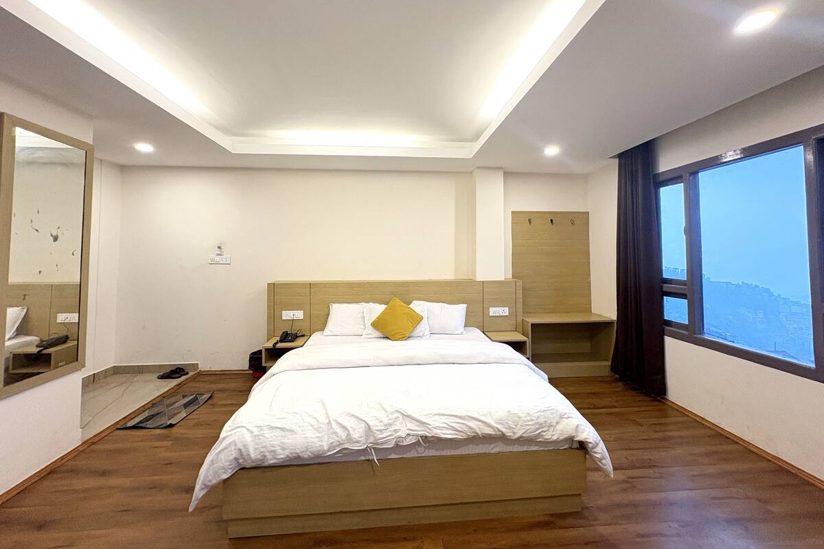 Deluxe Double Room, Mountain View | Free WiFi
