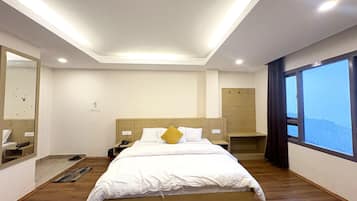 Deluxe Double Room, Mountain View | Free WiFi, bed sheets