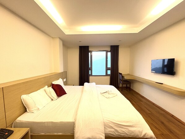 Deluxe Double Room, Mountain View | Free WiFi