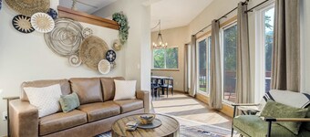 Sunstone Mesa! Luxe Broadmoor Getaway w Hot Tub