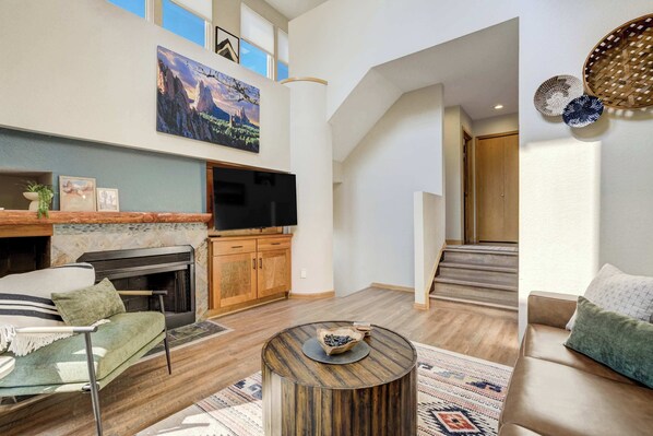 TV, fireplace, offices