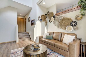 TV, fireplace, offices