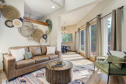 Sunstone Mesa! Luxe Broadmoor Getaway w Hot Tub