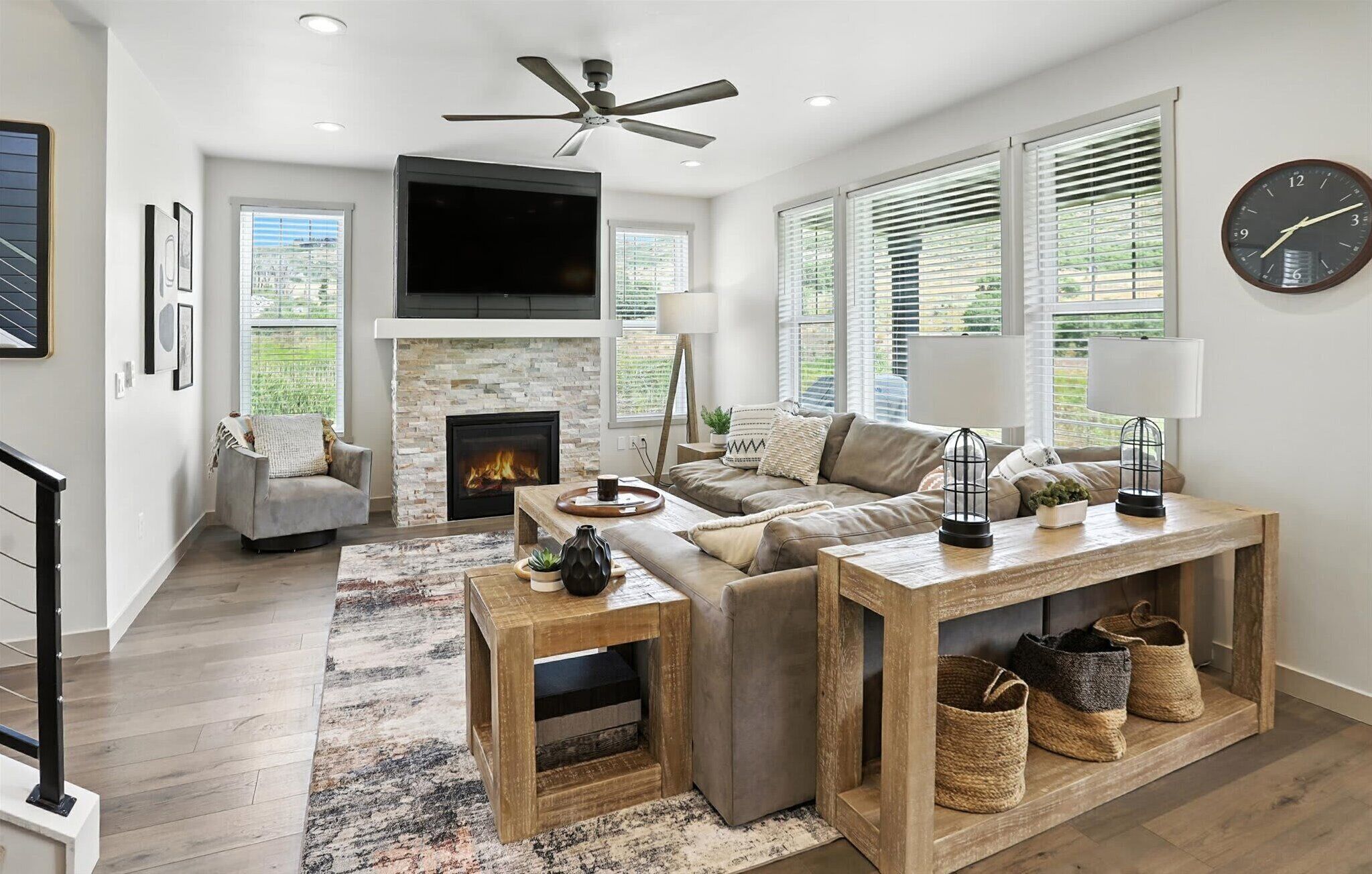 TV, fireplace, offices