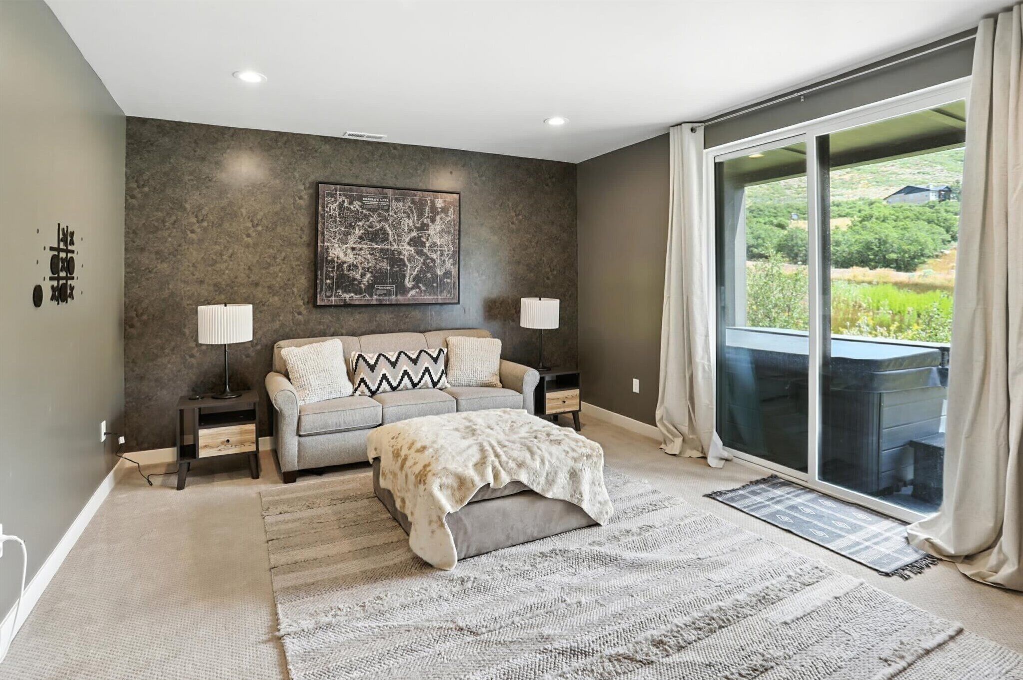 4 bedrooms, desk, iron/ironing board, travel crib