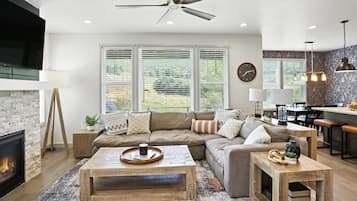 TV, peis og kontorer