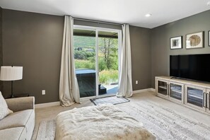 4 bedrooms, iron/ironing board, travel cot, WiFi