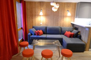 Televisión, videojuegos, libros y biblioteca musical 