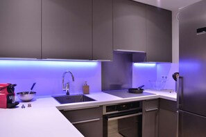 Fridge, microwave, dishwasher, coffee/tea maker