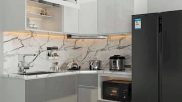 Full-size fridge, microwave, cookware/dishes/utensils
