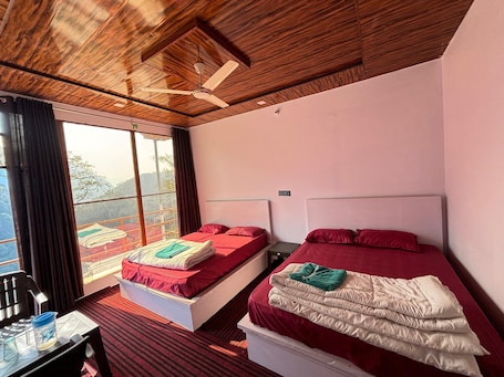 Caja de seguridad en la habitación y escritorio