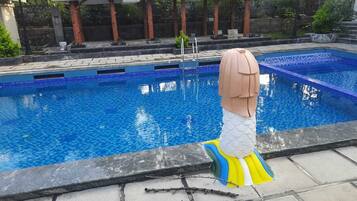 Kolam renang terbuka