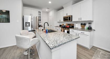 3BR Corporate & Family Getaway Near Katy Mills